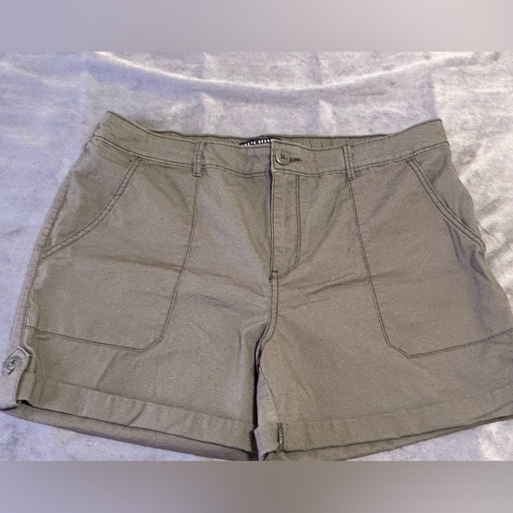 Social Standards Shorts Size XL